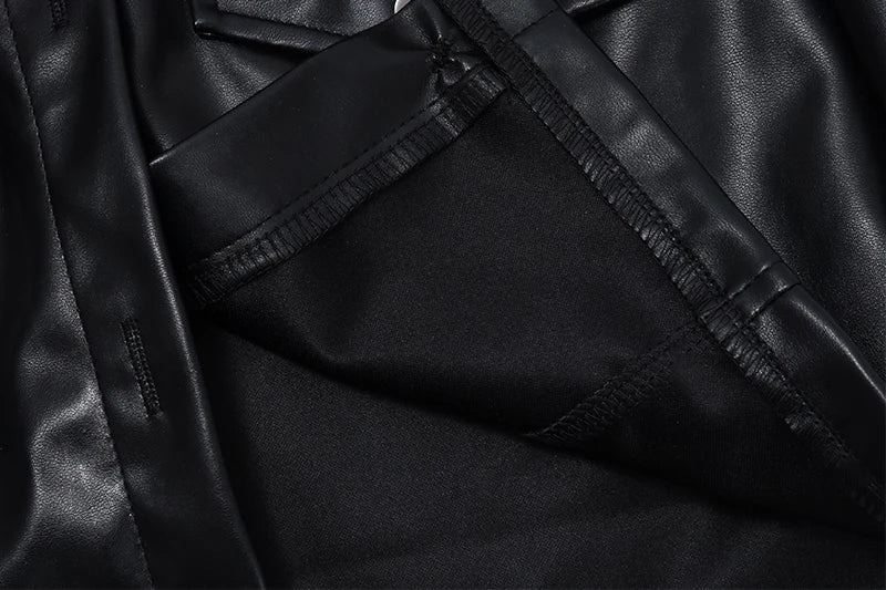 Modische Lederjacke mit eleganten Knöpfen