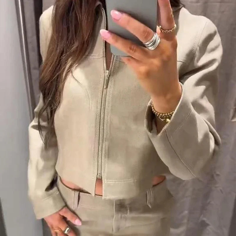 Chic & Crop: Business-Casual Leinen-Zweiteiler in Natur-Beige