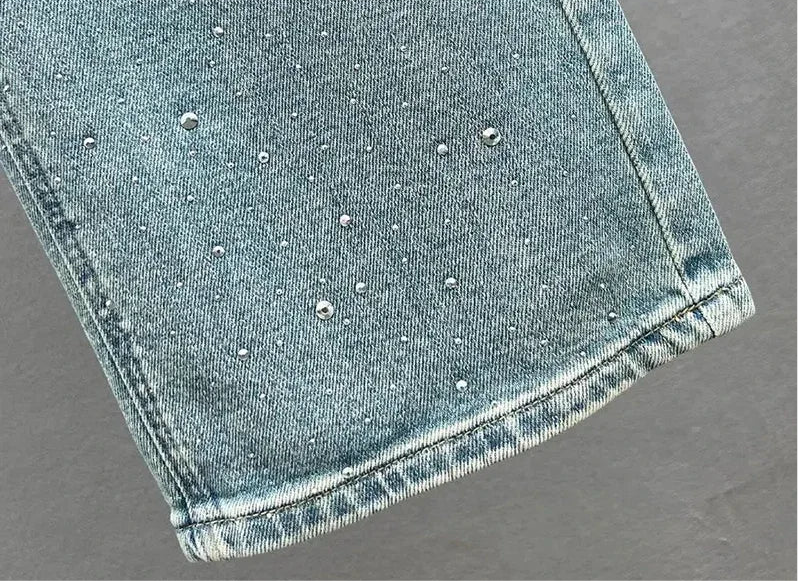 Jeans mit glitzernden Strass-Akzenten