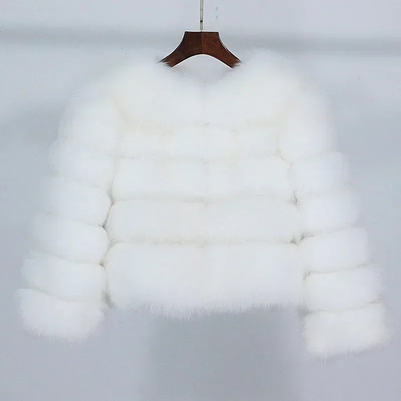 Extravagant & Opulent: Statement-Mantel aus luxuriösem Multi-Tone Fake Fur