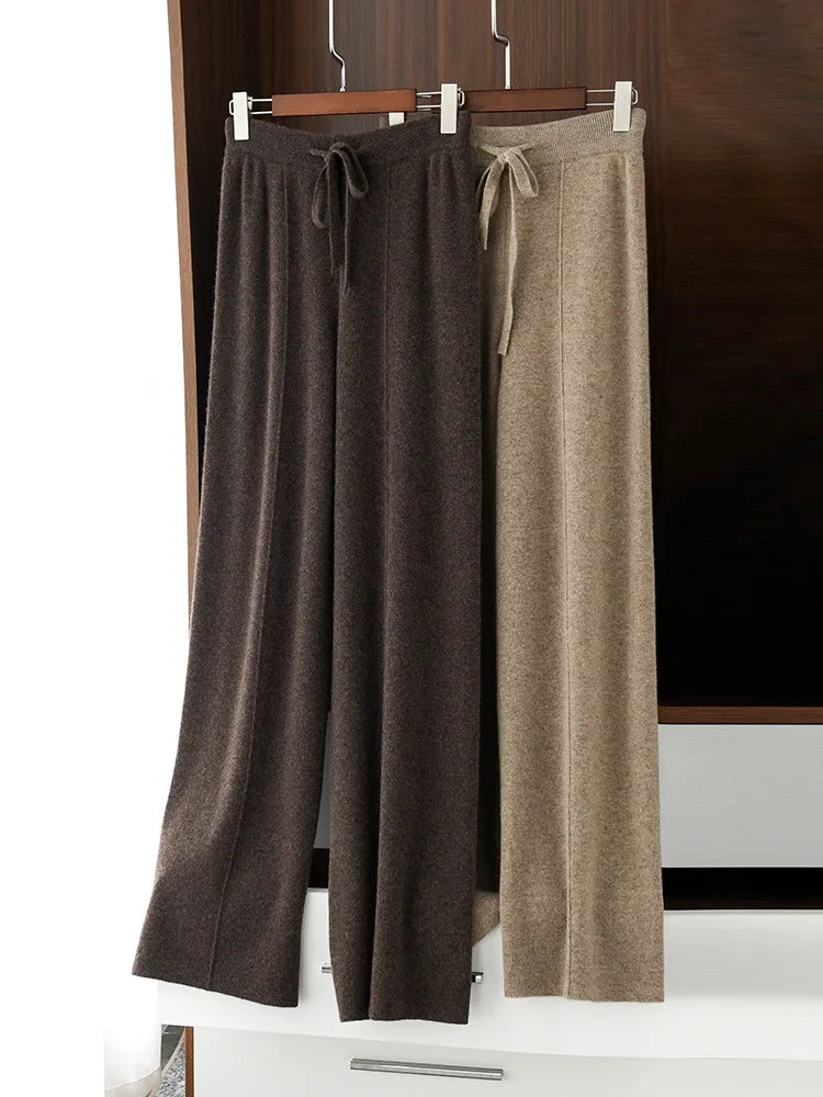 Kaschmir-Komfort: Luxuriöse Wide-Leg Strickhose für stilvolles Lounging