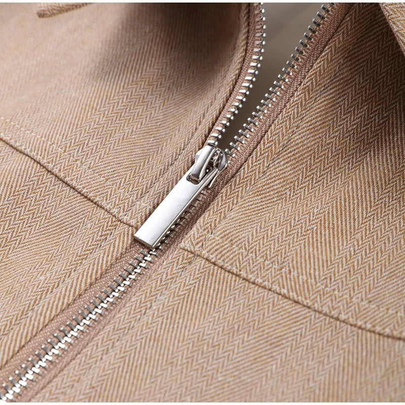 Chic & Crop: Business-Casual Leinen-Zweiteiler in Natur-Beige