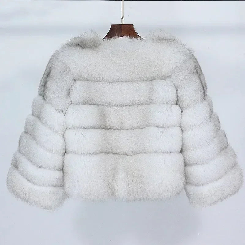 Extravagant & Opulent: Statement-Mantel aus luxuriösem Multi-Tone Fake Fur