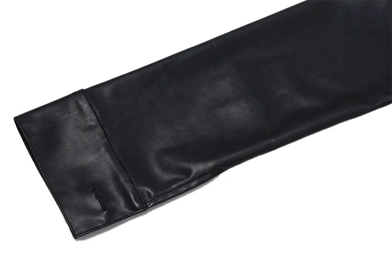 Modische Lederjacke mit eleganten Knöpfen