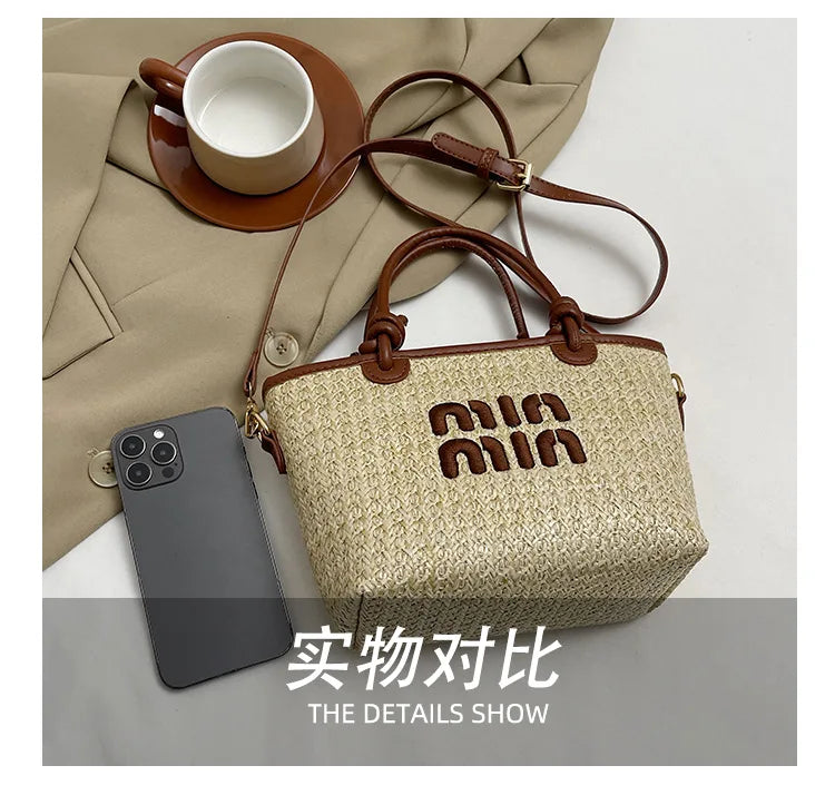 Summer-Vibes All Year: Trendige Stroh-Tote mit Logo-Design