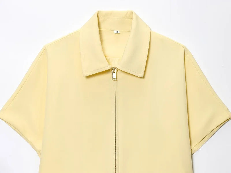 Schlichte Jacke mit Reißverschluss und verschiedenen Farben