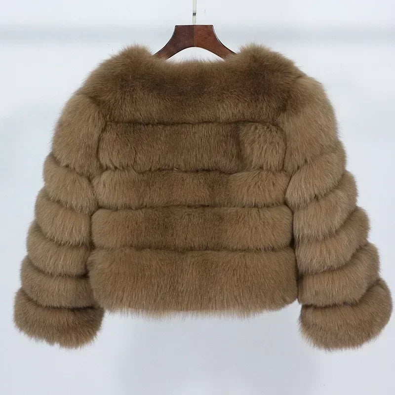 Extravagant & Opulent: Statement-Mantel aus luxuriösem Multi-Tone Fake Fur