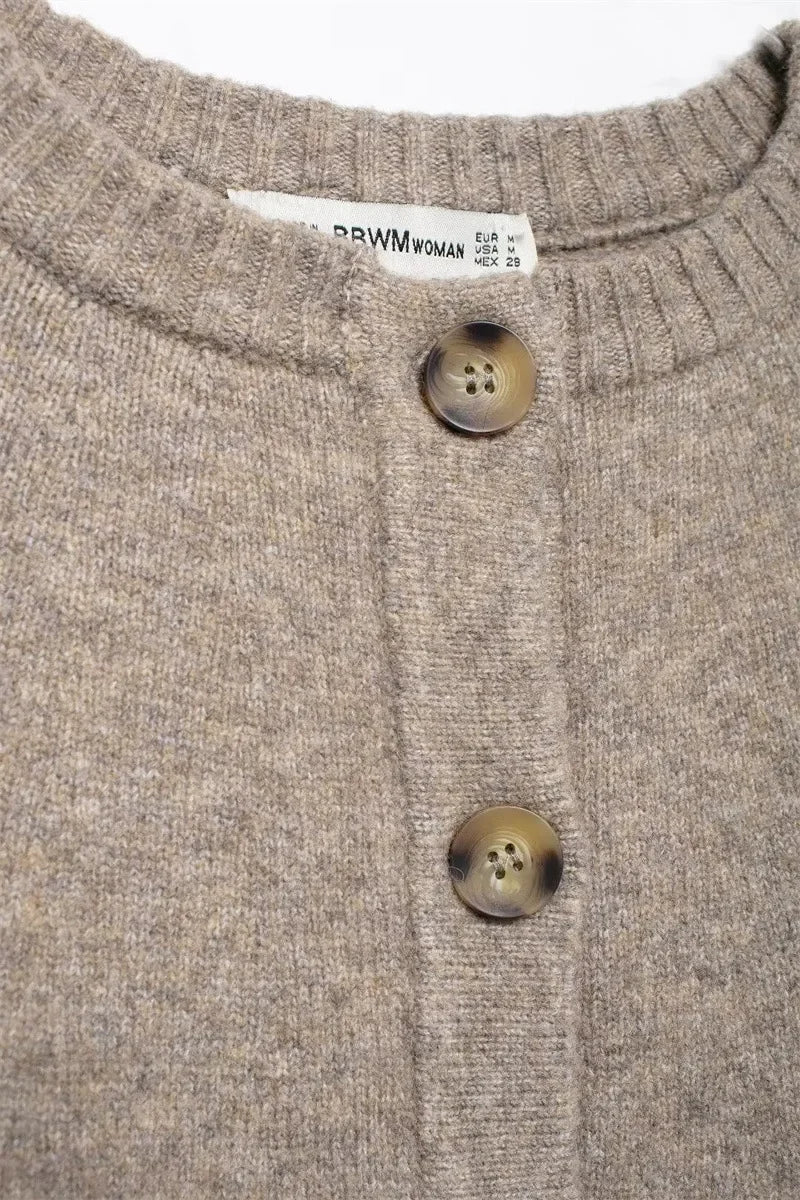 Elegantes Strickcape mit Knopfleiste