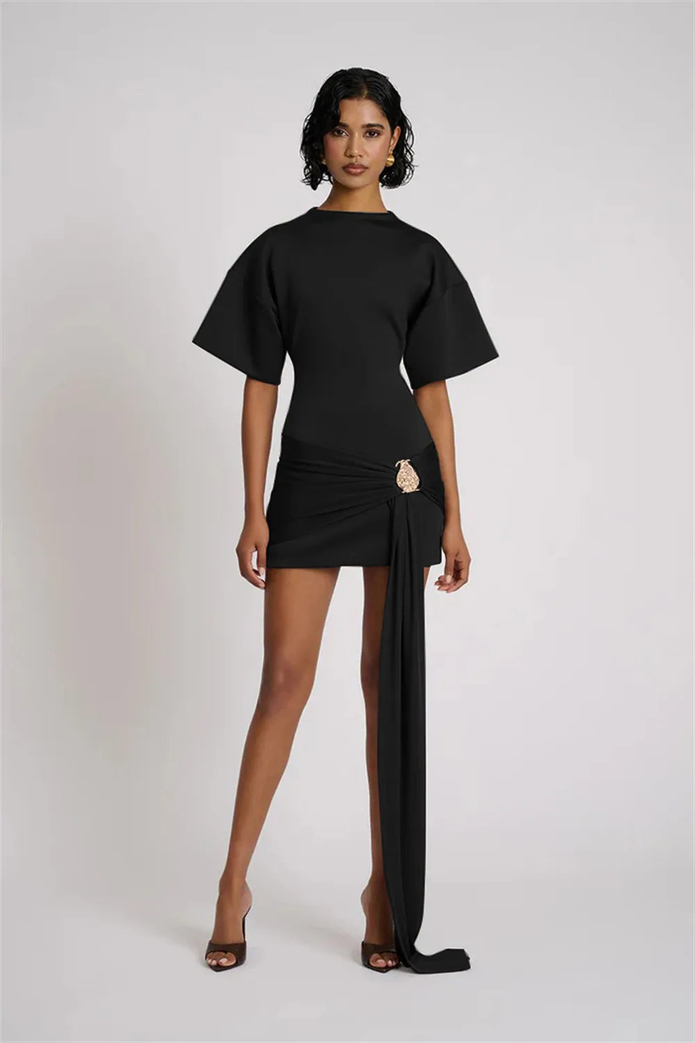 Damen Minikleid mit Schnalle dazu figurbetont