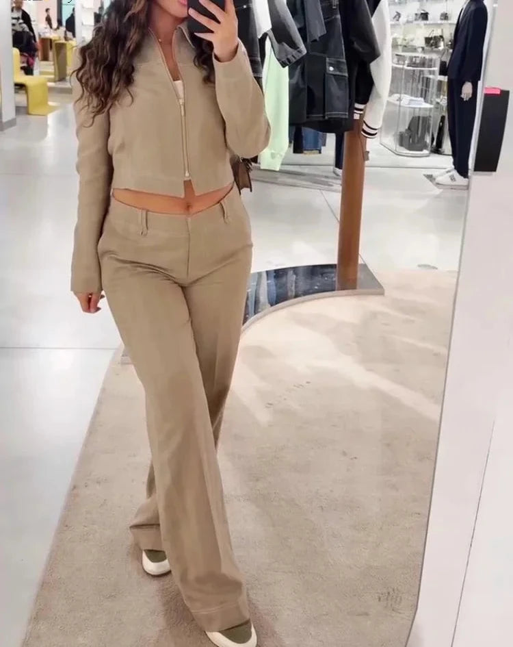 Chic & Crop: Business-Casual Leinen-Zweiteiler in Natur-Beige