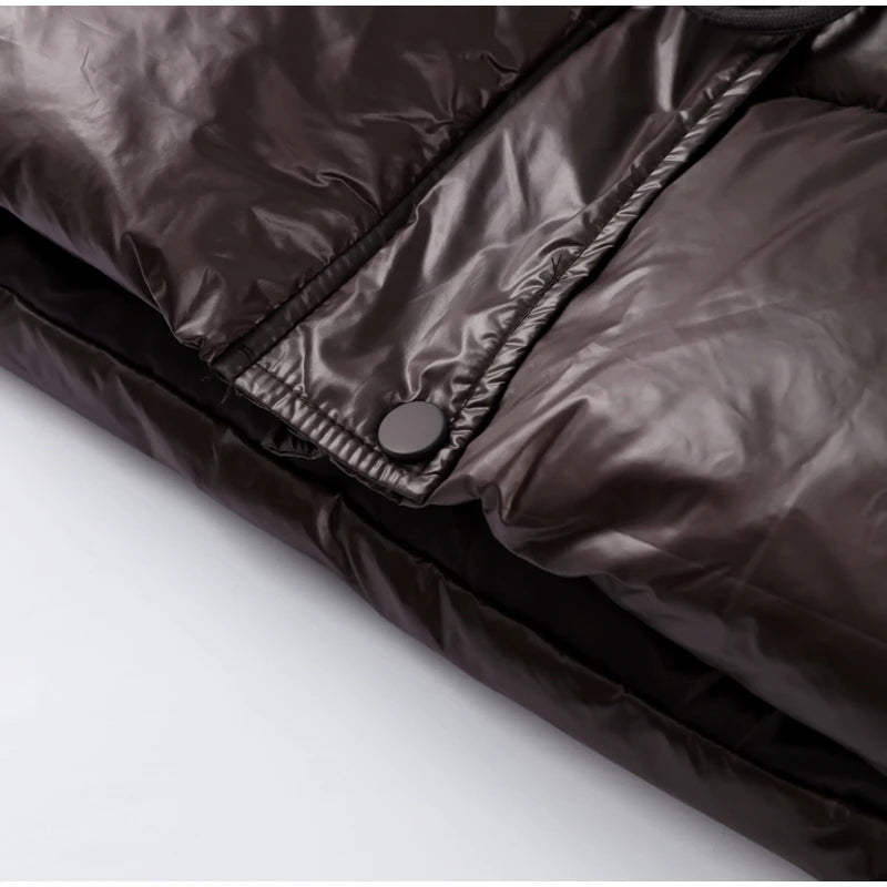 Fashion-Forward Wärme: Schokoladenbraune Pufferjacke mit figurbetonter Taille