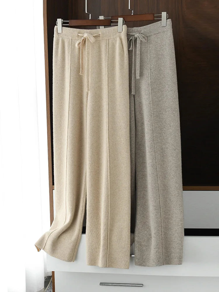 Kaschmir-Komfort: Luxuriöse Wide-Leg Strickhose für stilvolles Lounging