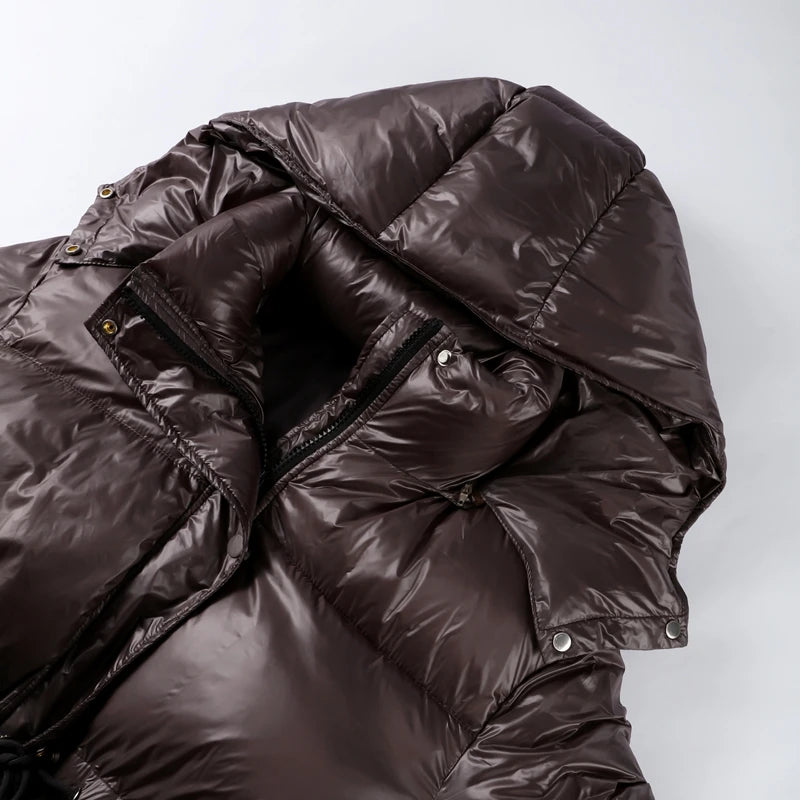 Fashion-Forward Wärme: Schokoladenbraune Pufferjacke mit figurbetonter Taille