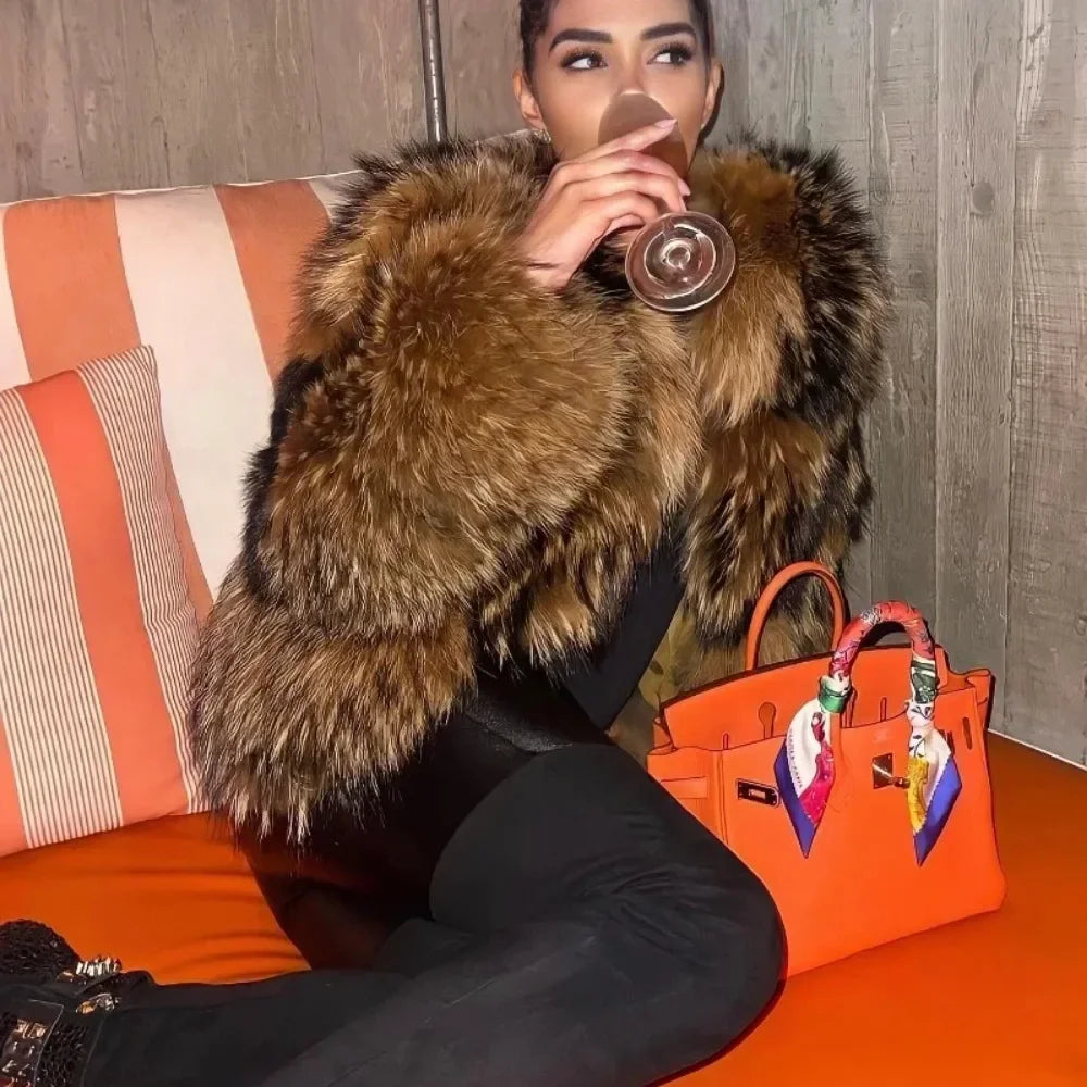 Extravagant & Opulent: Statement-Mantel aus luxuriösem Multi-Tone Fake Fur