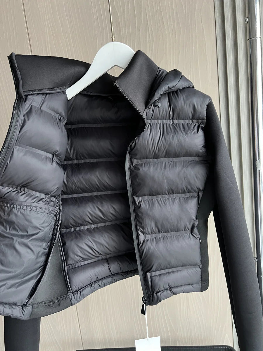 Schwarze Hybrid-Steppjacke mit Kapuze
