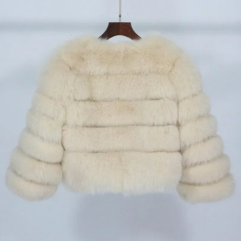 Extravagant & Opulent: Statement-Mantel aus luxuriösem Multi-Tone Fake Fur