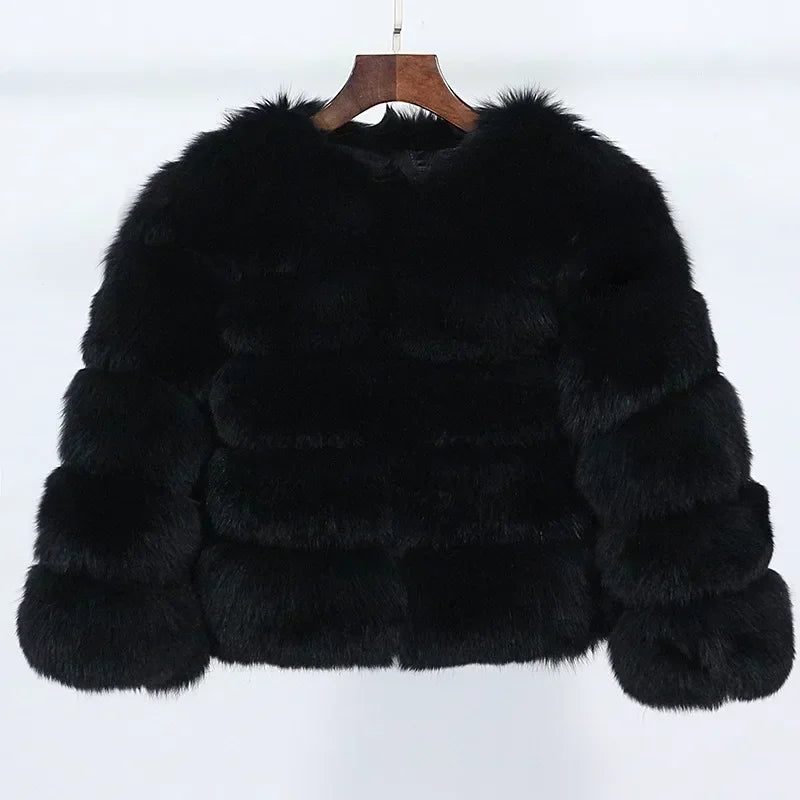 Extravagant & Opulent: Statement-Mantel aus luxuriösem Multi-Tone Fake Fur