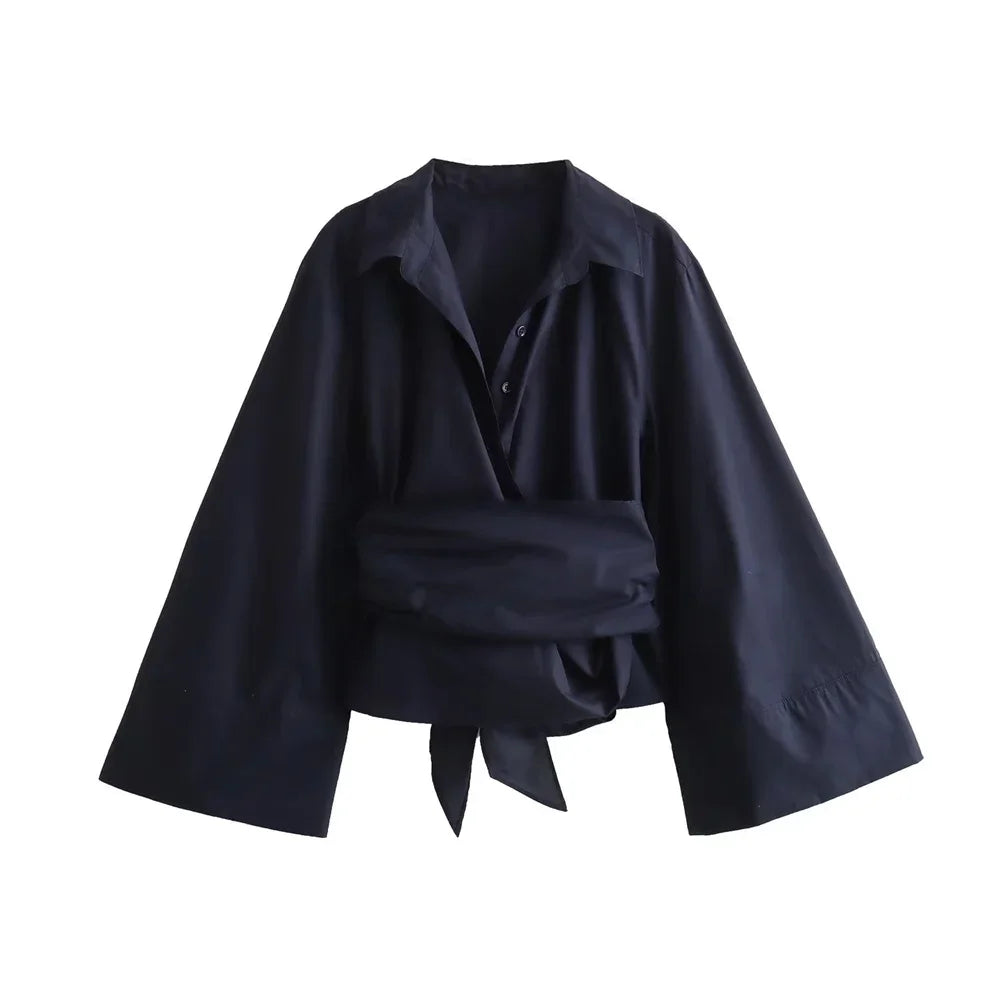 Wickelbluse mit Statement-Schleife – modern & stilvoll
