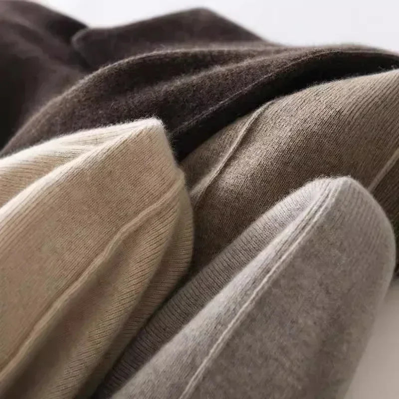 Kaschmir-Komfort: Luxuriöse Wide-Leg Strickhose für stilvolles Lounging