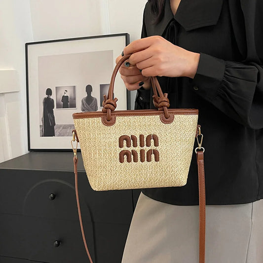 Summer-Vibes All Year: Trendige Stroh-Tote mit Logo-Design