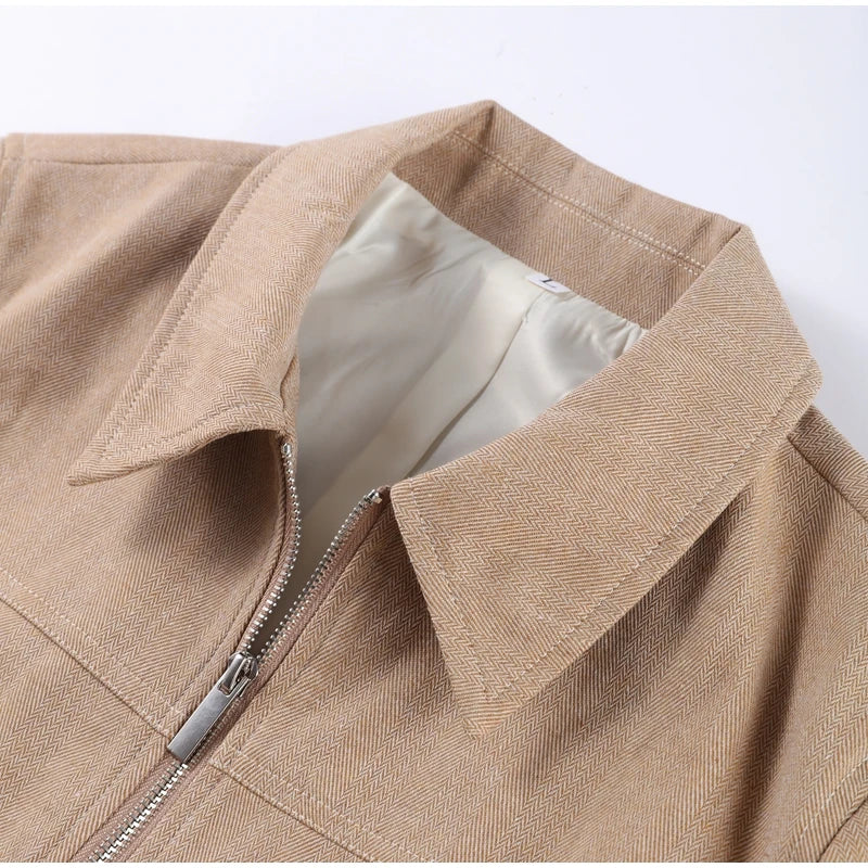 Chic & Crop: Business-Casual Leinen-Zweiteiler in Natur-Beige