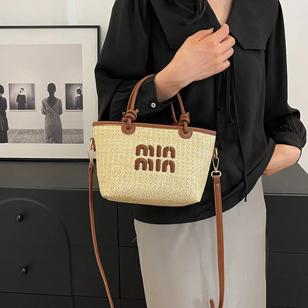 Summer-Vibes All Year: Trendige Stroh-Tote mit Logo-Design