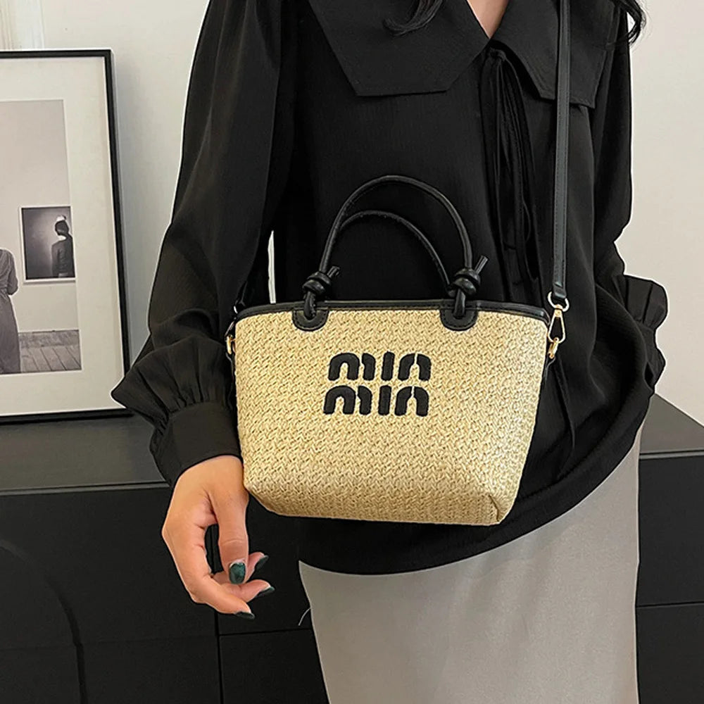 Summer-Vibes All Year: Trendige Stroh-Tote mit Logo-Design